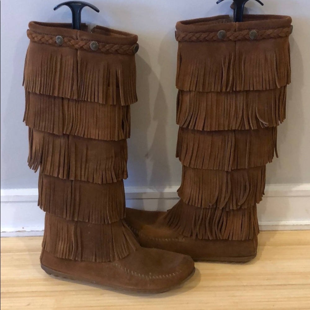 Minnetonka 5-Layer Fringe Boot